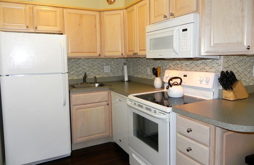 Duck Condo | Ocean Breeze - Two Minute Walk to the Beach, One if You Run!