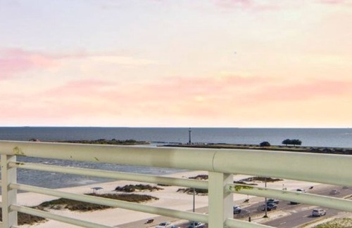 Biloxi Condo | Ocean Club #504 Enjoy panoramic views of the Gulf!