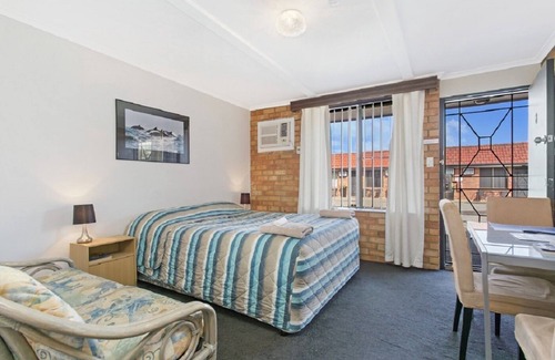 Hayborough Hotel | Ocean Crest Motel