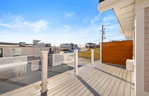 Silver Beach Apartment | Ocean Deck 1 Double Bed Suite with Views