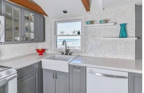 Scituate House | Ocean Dreams, Waves as far as the eyes can see.