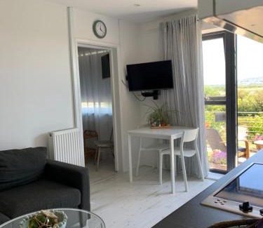 Brean Apartment | Ocean Drive Boutique Apartment continental Breakfast & Tray