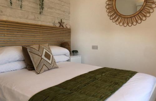 Brean Apartment | Ocean Drive Boutique Apartment continental Breakfast & Tray