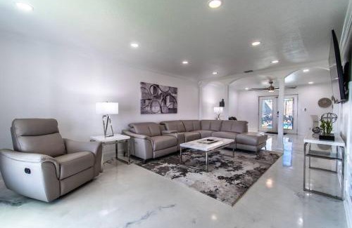 Bay Area House | Ocean Drive Splendor Awaits