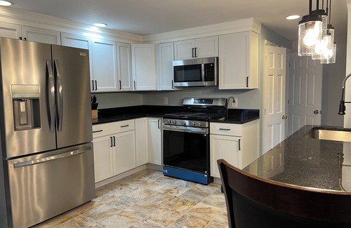 Brunswick Cottage | Ocean Front 3-bedroom home w/2 large decks w/water views in Brunswick w/WiFi