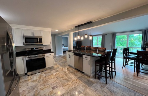 Brunswick Cottage | Ocean Front 3-bedroom home w/2 large decks w/water views in Brunswick w/WiFi