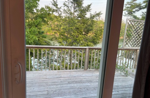 Brunswick Cottage | Ocean Front 3-bedroom home w/2 large decks w/water views in Brunswick w/WiFi