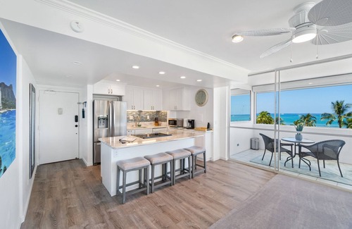Waikiki Condo | Ocean Front Condo with Endless Sunset Views