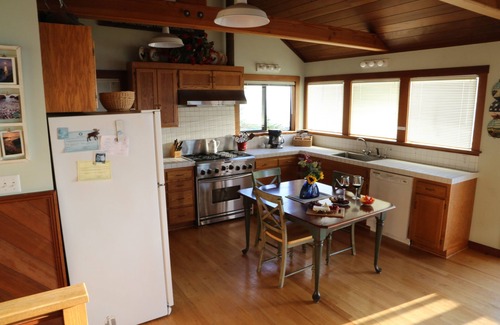 Westport House | Ocean-front Cottage With Magnificent Whitewater Views