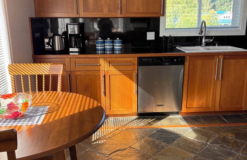 Campbell River Apartment | Ocean front guest suite in Campbell River.