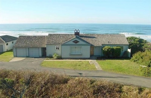 Newport House | Ocean Front Home in the Heart of Newport
