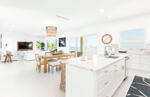 Marathon House | Ocean Front Luxury Home - 5Bed/5Bath with direct ocean views, dockage, and pool