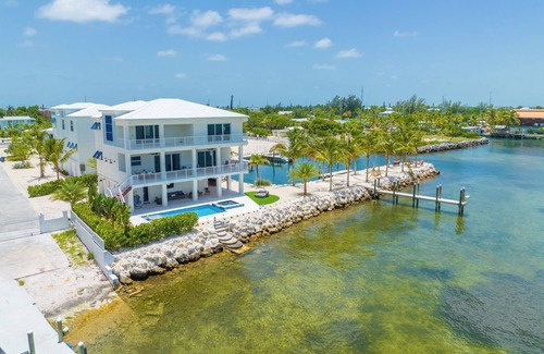 Marathon House | Ocean Front Luxury Home - 5Bed/5Bath with direct ocean views, dockage, and pool