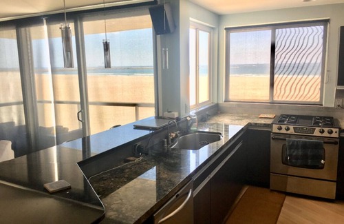 Marina Peninsula Apartment | Ocean Front Paradise on Sand