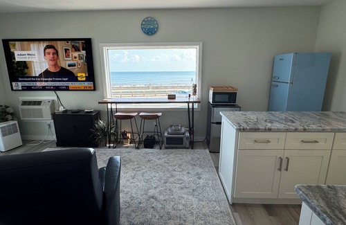 Hampton Condo | Ocean Front Penthouse Suite Magnificent Oceans views & King Bed