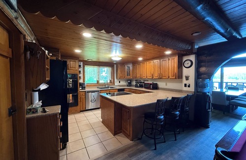 Ketchikan Cabin | Ocean Front Property with Beach Access