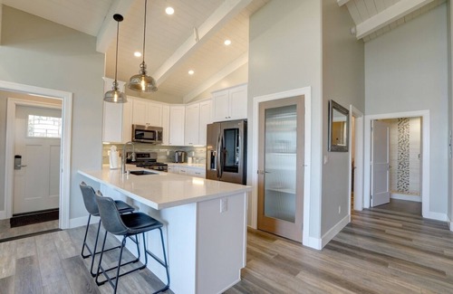 Morro Bay Condo | Ocean front, rock view: Salty Sister 3Bdrm with outdoor patios to gather