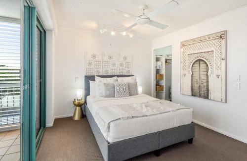 Moffat Beach Apartment | Ocean Front Views with Rooftop Terrace