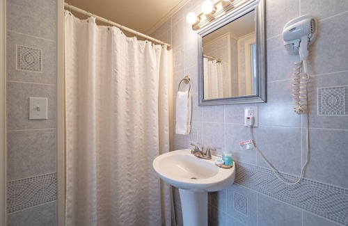 Rehoboth Beach Cottage | Ocean Glass Inn - Cottage Efficiency