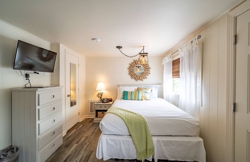 Rehoboth Beach Cottage | Ocean Glass Inn - Cottage Efficiency