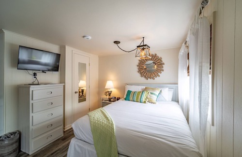 Rehoboth Beach Cottage | Ocean Glass Inn - Cottage Efficiency