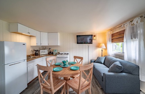 Rehoboth Beach Cottage | Ocean Glass Inn - Cottage King Efficiency