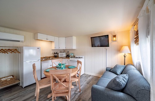 Rehoboth Beach Cottage | Ocean Glass Inn - Cottage King Efficiency