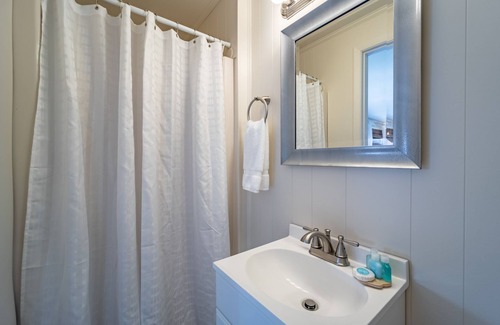 Rehoboth Beach Cottage | Ocean Glass Inn - Cottage King Efficiency