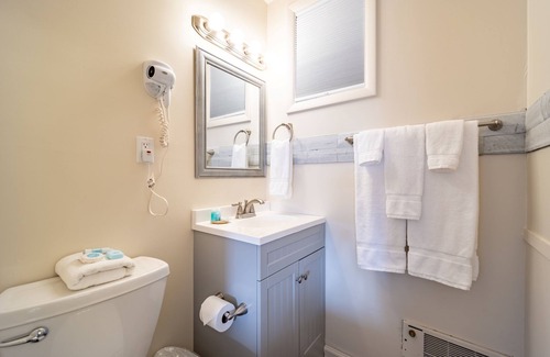 Rehoboth Beach Cottage | Ocean Glass Inn - Deluxe Cottage Efficiency