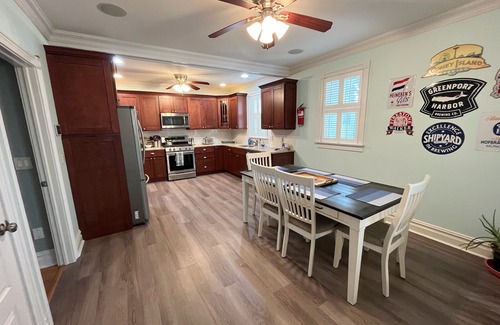 Ocean Grove House | Ocean Grove! 2 blocks beach & 2 blocks to Main Street