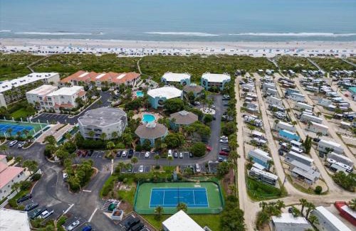 Butler Beach House | Ocean Hibiscus - Oceanfront Resort