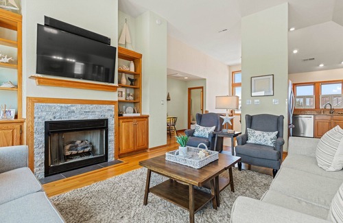 Duck Cottage | Ocean Journey 7B/9B Pool, Hot tub, Walk to Beach in the Heart of Duck