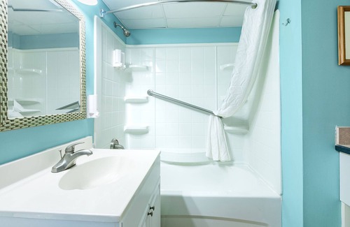 Northeast Virginia Beach Resort | Ocean Key Resort Directly Across the Street from Beach with Balcony!