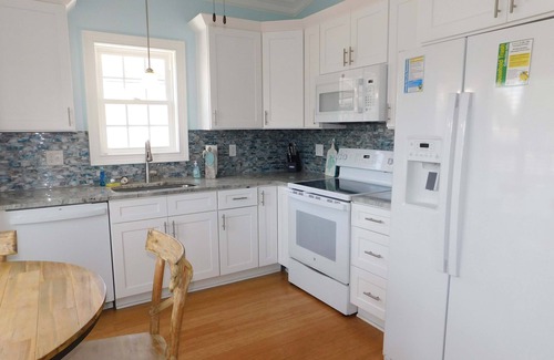 Surfside Beach Apartment | Ocean Lakes | Pet-Friendly 3BR | Isle Be Back