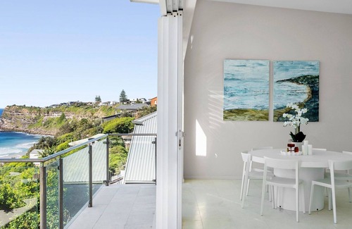 Newport House | Ocean Lux - stunning views over Bungan Beach