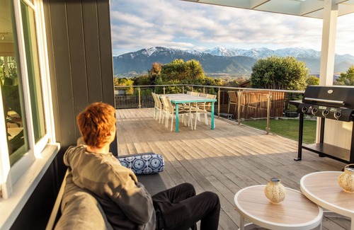 Kaikoura House | Ocean & Mountain Views | Spacious Deck | Sunny - KK39111