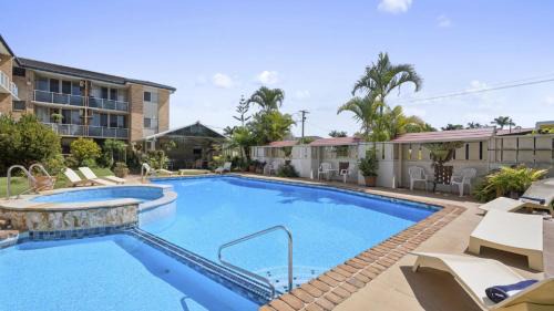 Coffs Harbour House | Ocean Parade 20 - Ocean Parade 20 - Resort access, BBQ, Surf Beach