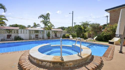 Coffs Harbour Apartment | Ocean Parade 9 - Cafes, Stroll to beach, BBQ, Pool