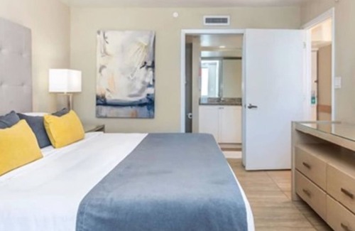 Fort Myers Beach Resort | Ocean/Pool View 703- Relax and recharge at Fort Myers Beach