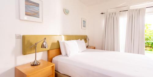 Castle Comfort Hotel | Ocean's Edge Lodge Restaurant & Bar