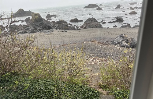 Crescent City House | Ocean's Edge-Ocean front home!
