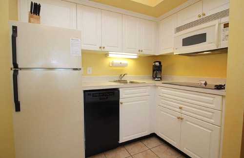 Northeast Virginia Beach Resort | Ocean Sands Resort oceanfront suite with balcony