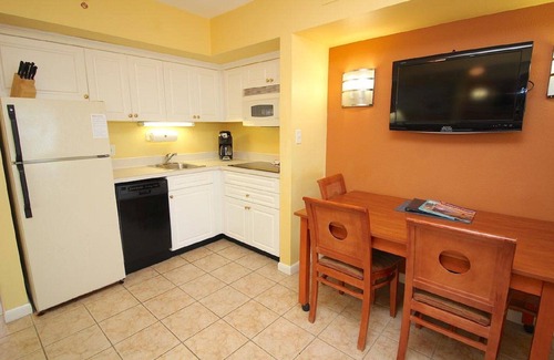 Northeast Virginia Beach Resort | Ocean Sands Resort oceanfront suite with balcony