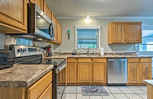 Biloxi Cottage | Ocean Springs Getaway - Walk to Beach & Downtown!