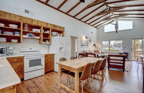 Surf City House | OCEAN VIEW. 2ND ROW. PVT HEATED POOL. PVT BEACH ACCESS. CLASSIC TOPSAIL!