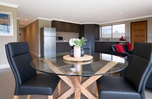 Geographe Apartment | Ocean View Executive Apartment 2
