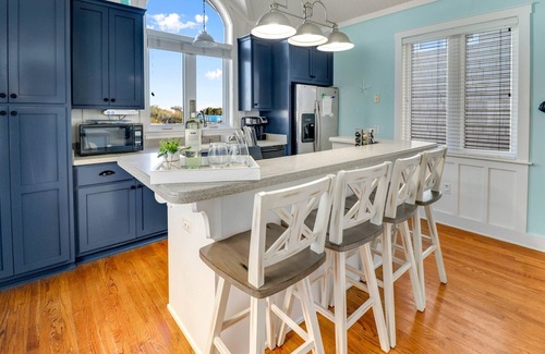 St. George Island House | Ocean view, hot tub, steps to the sand! Dog friendly. Fall dates discounted