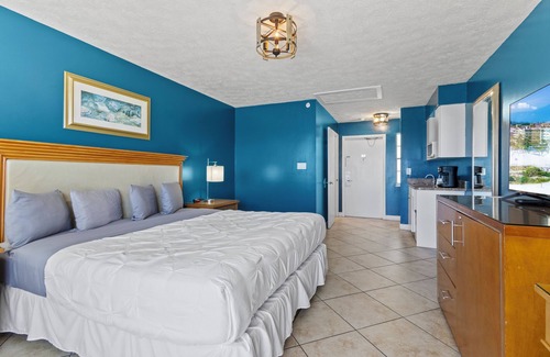 Fort Pierce Hotel | Ocean View Hotel Room with Balcony- King Bed #21