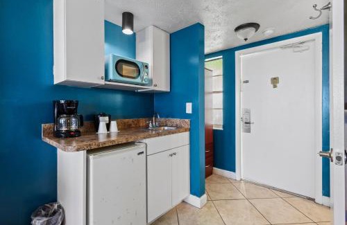 Fort Pierce Hotel | Ocean View Hotel Room with Balcony- King Bed #19