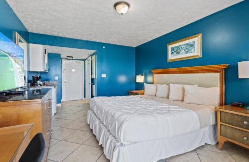 Fort Pierce Hotel | Ocean View Hotel Room with Balcony- King Bed #19